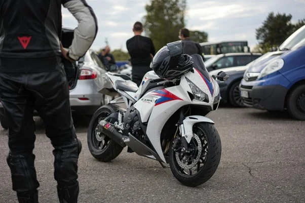 Alpinestars vs Dainese Leather Jackets: Which One Truly Dominates the Road?