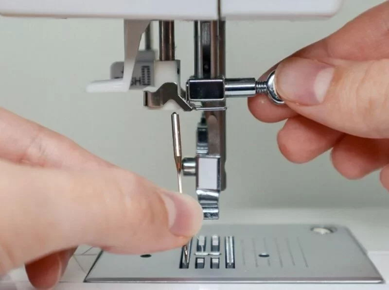 12 Steps to Put and Replace Needle in a Sewing Machine